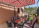 Überdachte Terrasse im Garten