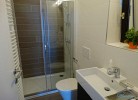 Badezimmer mit Dusche