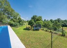 Grosser Garten mit Spielplatz und Trampolin