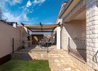 Überdachte Terrasse mit Grillplatz