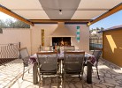Überdachte Terrasse mit Grillplatz