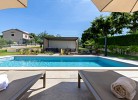 Liegefläche am Pool