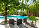 Liegefläche und Pool