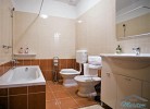 Badezimmer mit Badewanne