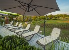 Grosse Liegefläche am Pool