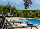 Liegefläche am Pool
