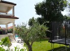 Garten mit Pool und Trampolin