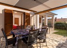 Überdachte Terrasse mit Grillplatz