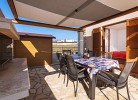 Überdachte Terrasse mit Grillplatz