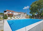 Pool über 50m2 mit Liegefläche