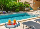 Toller Pool von über 25m2 mit Aussendusche