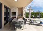 Pool, Liegefläche und Grillmöglichkeit