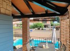 Übderdachte Terrasse direkt am Pool