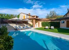 Privater Pool und Liegefläche