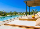 Liegefläche am Pool