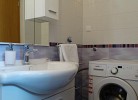 Badezimmer Nr. 4 mit Dusche und Waschmaschine