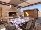 Überdachte Terrasse mit Grillplatz