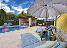Neuer Pool und Liegefläche