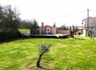 Grosser, umzäunter Garten